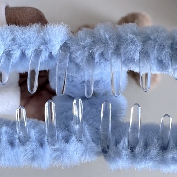 NWT - Furry claw clips 3 for $12 - Picture 4 of 6